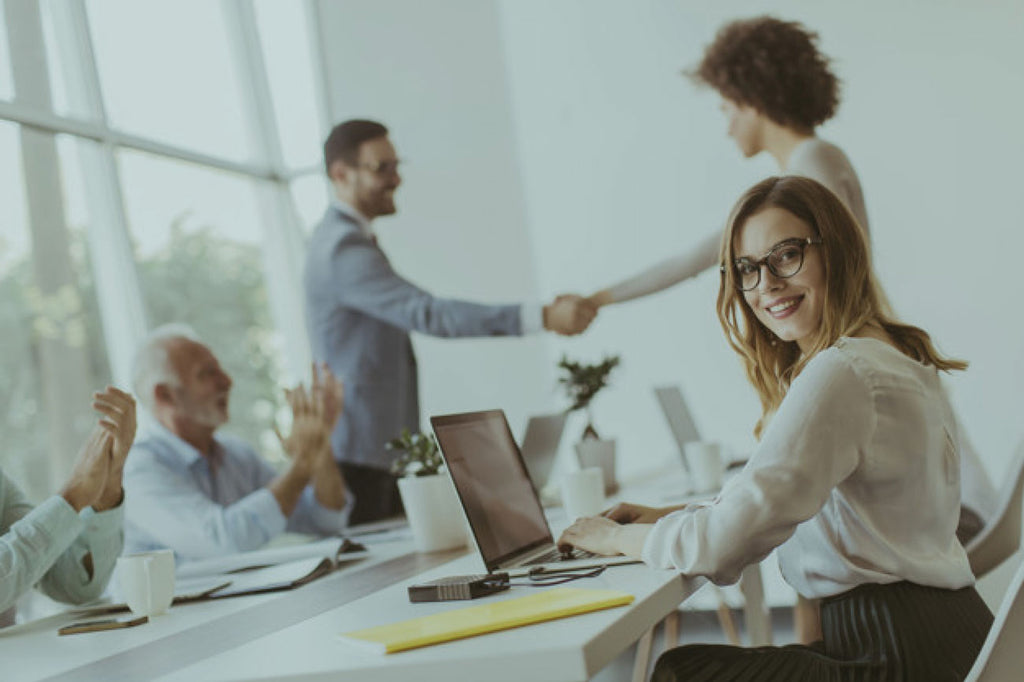 10 Estrategias para implementar salarios emocionales en tu empresa y aumentar la productividad